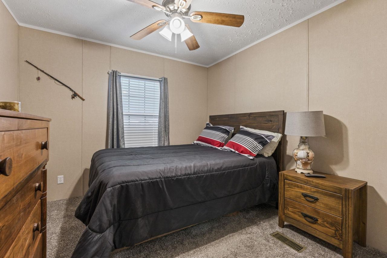 801 Waterway Dr. Photo 18