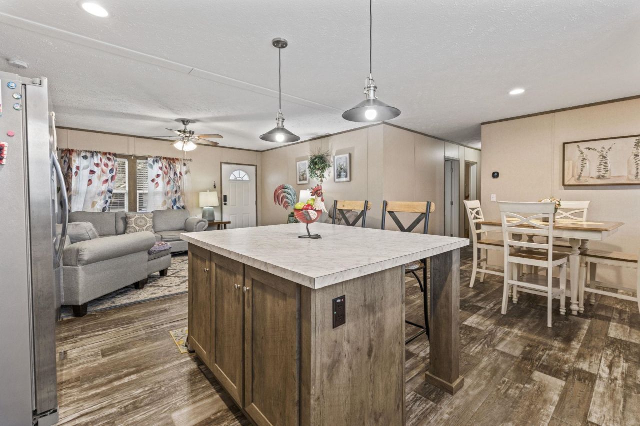 801 Waterway Dr. Photo 7