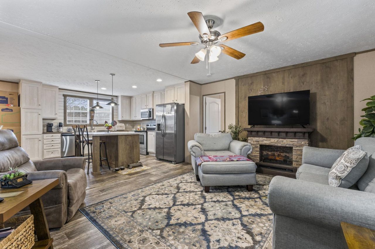 801 Waterway Dr. Photo 8