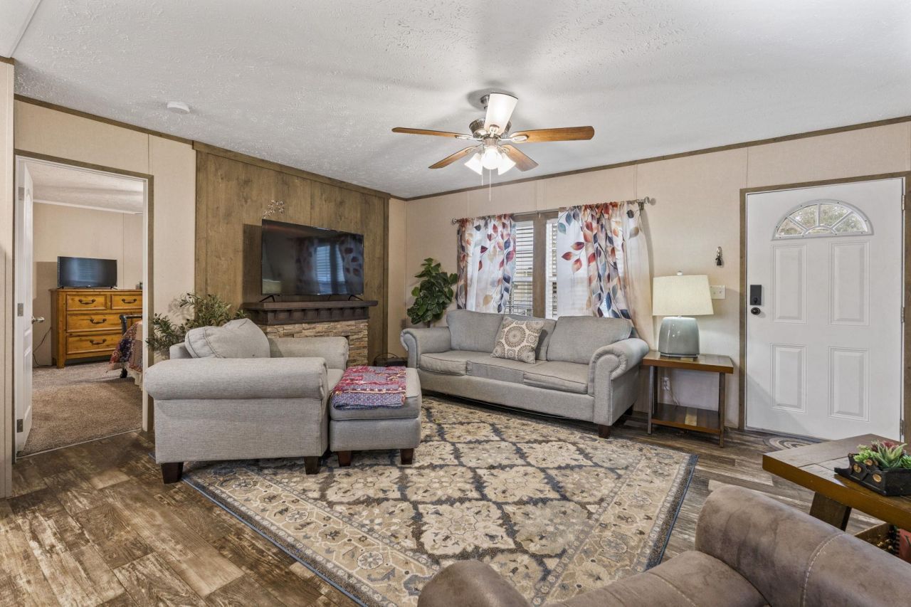 801 Waterway Dr. Photo 9