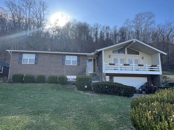 27 Greenwood Terrace, Barboursville, WV 25504
