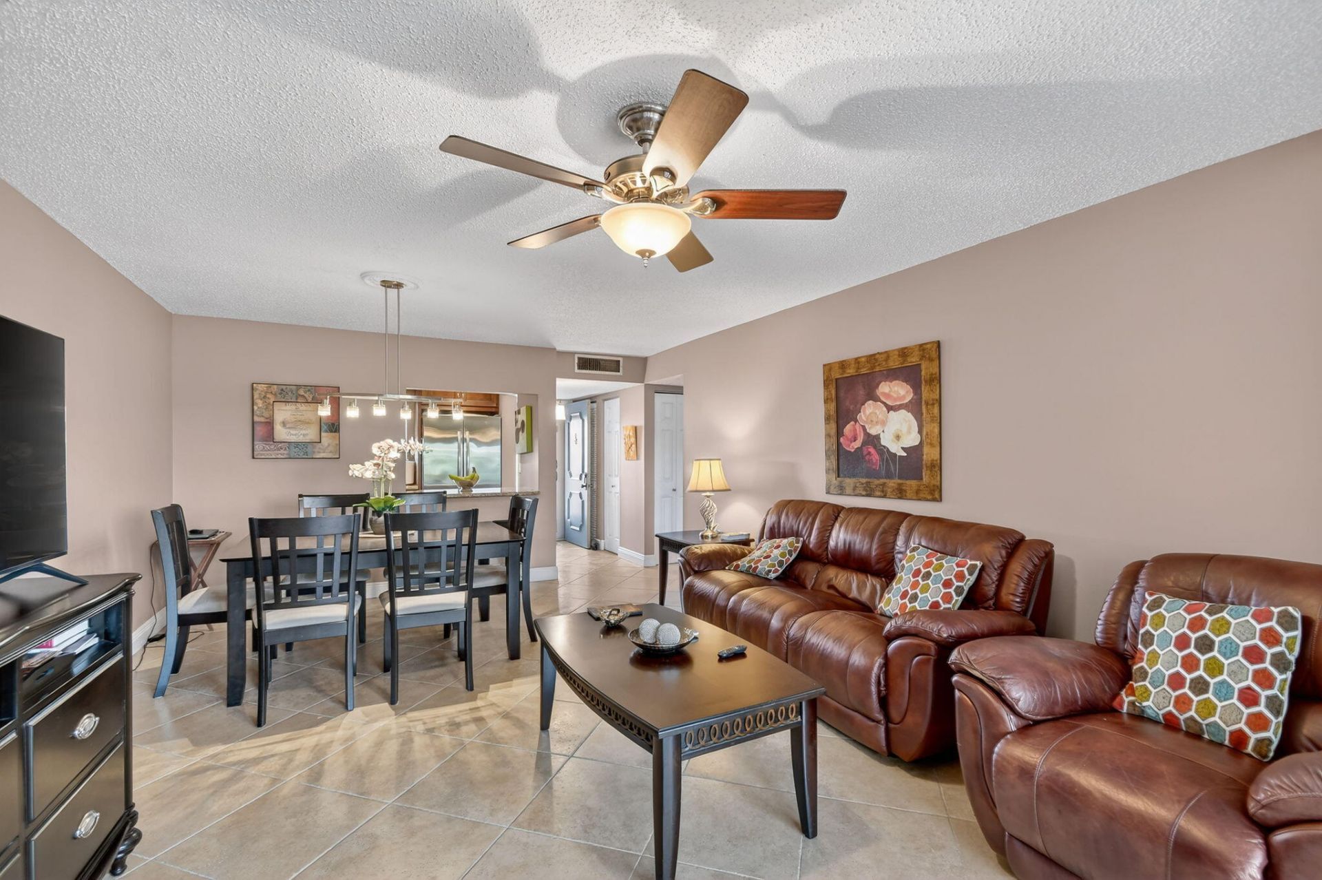 729 Lori Drive, Unit 302, Palm Springs, FL 33461 Photo