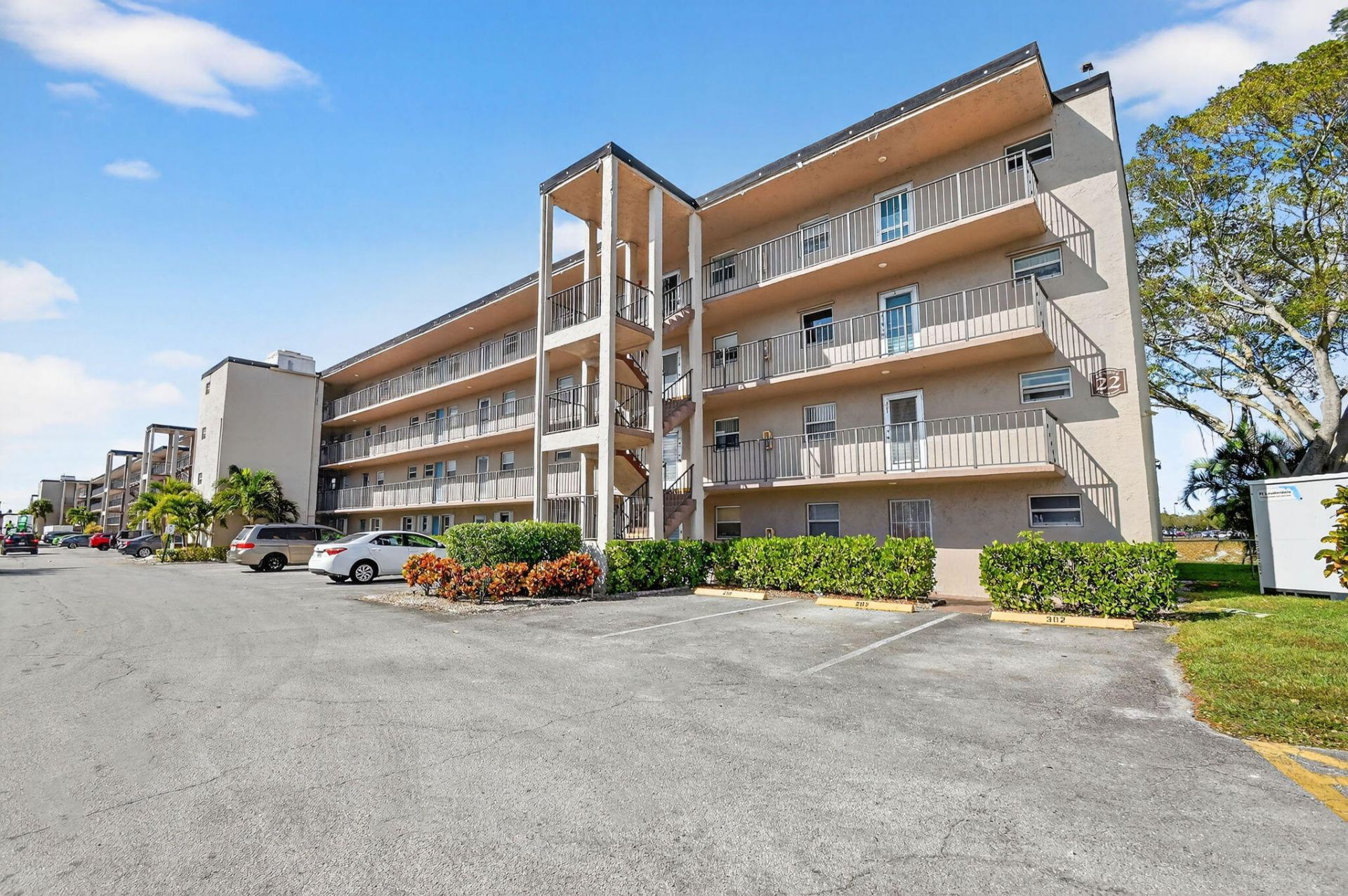 729 Lori Drive, Unit 302, Palm Springs, FL 33461 Photo