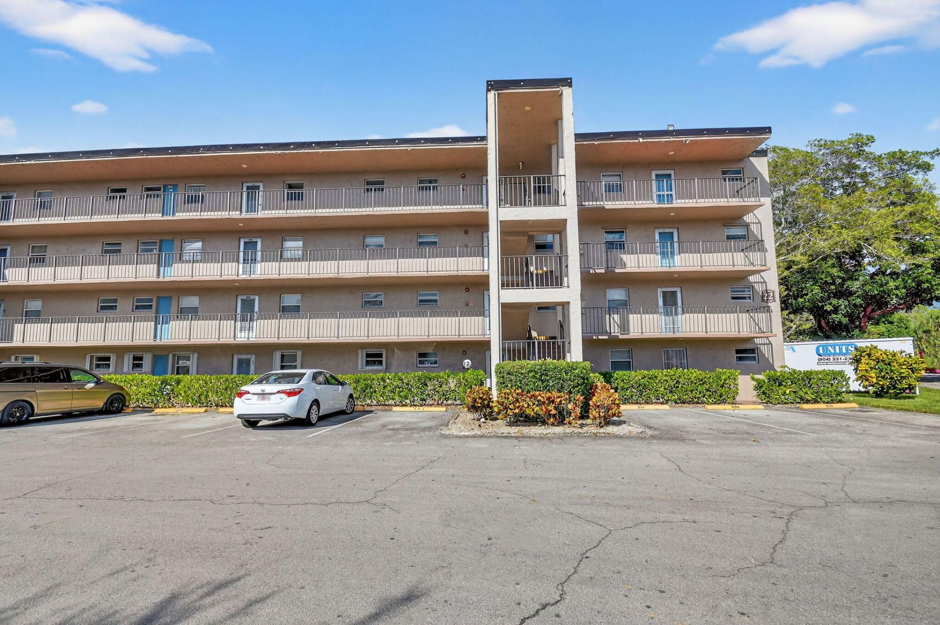 729 Lori Drive, Unit 302, Palm Springs, FL 33461 Photo