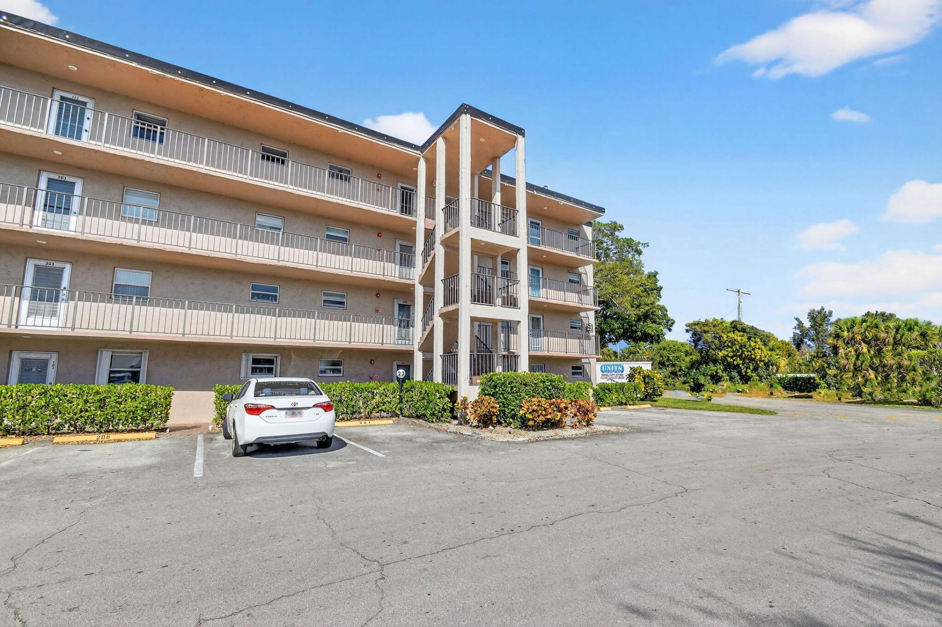 729 Lori Drive, Unit 302, Palm Springs, FL 33461 Photo