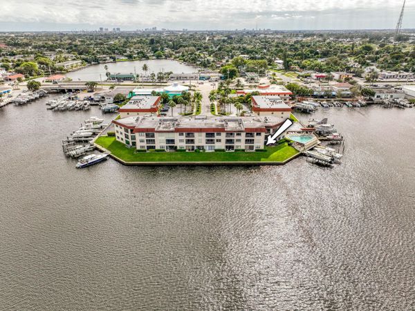 313 Lake Circle, Unit 111, North Palm Beach, FL 33408