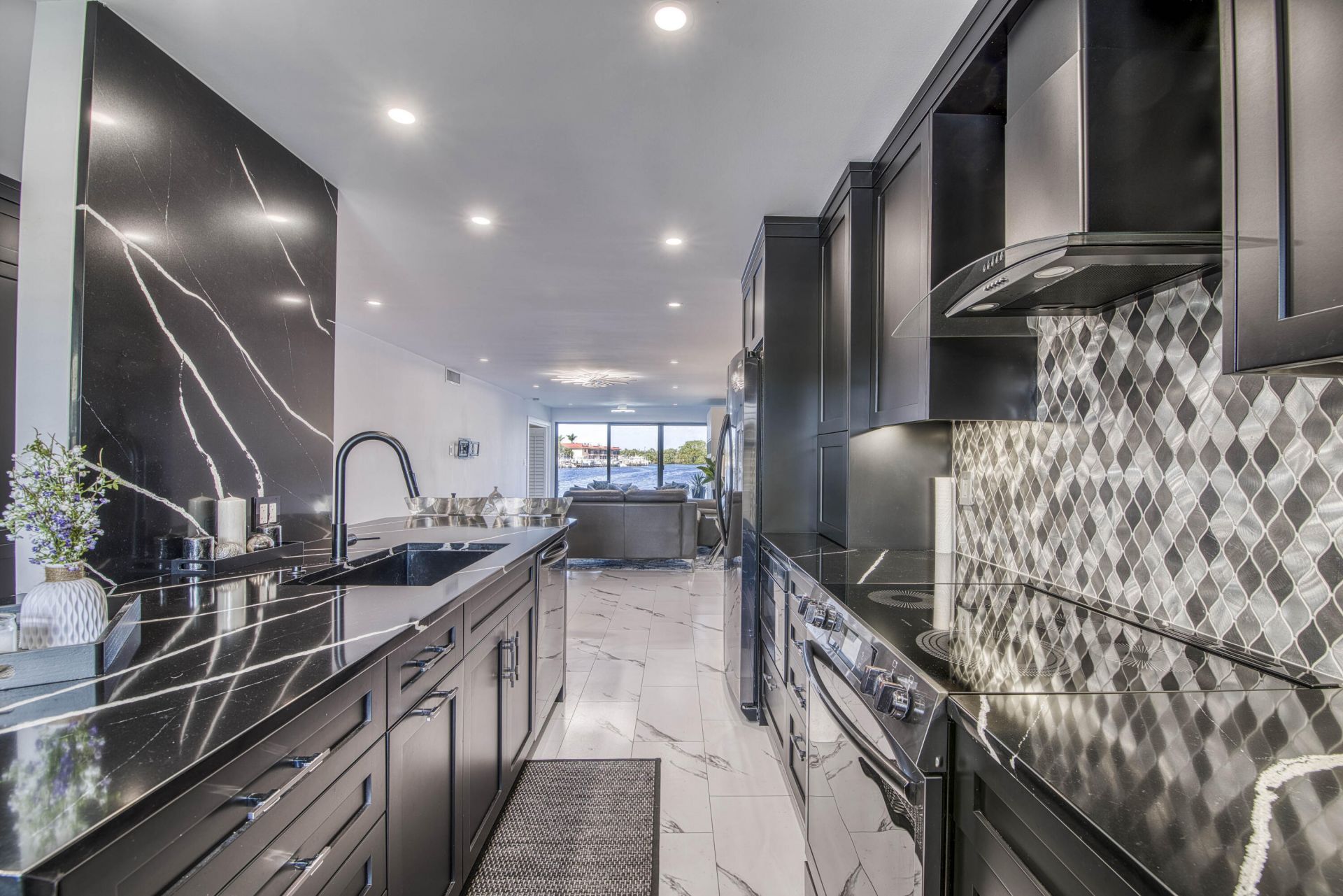 313 Lake Circle, Unit 111, North Palm Beach, FL 33408 Photo