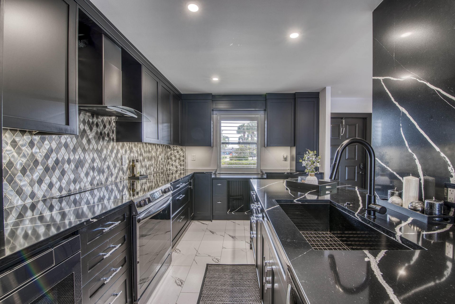 313 Lake Circle, Unit 111, North Palm Beach, FL 33408 Photo