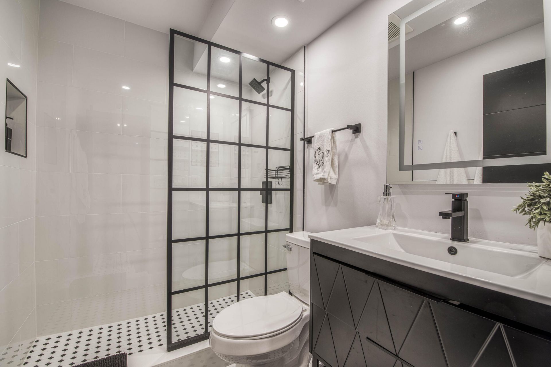 313 Lake Circle, Unit 111, North Palm Beach, FL 33408 Photo