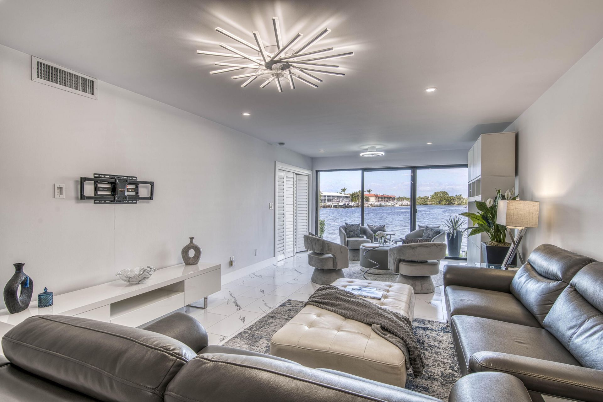 313 Lake Circle, Unit 111, North Palm Beach, FL 33408 Photo