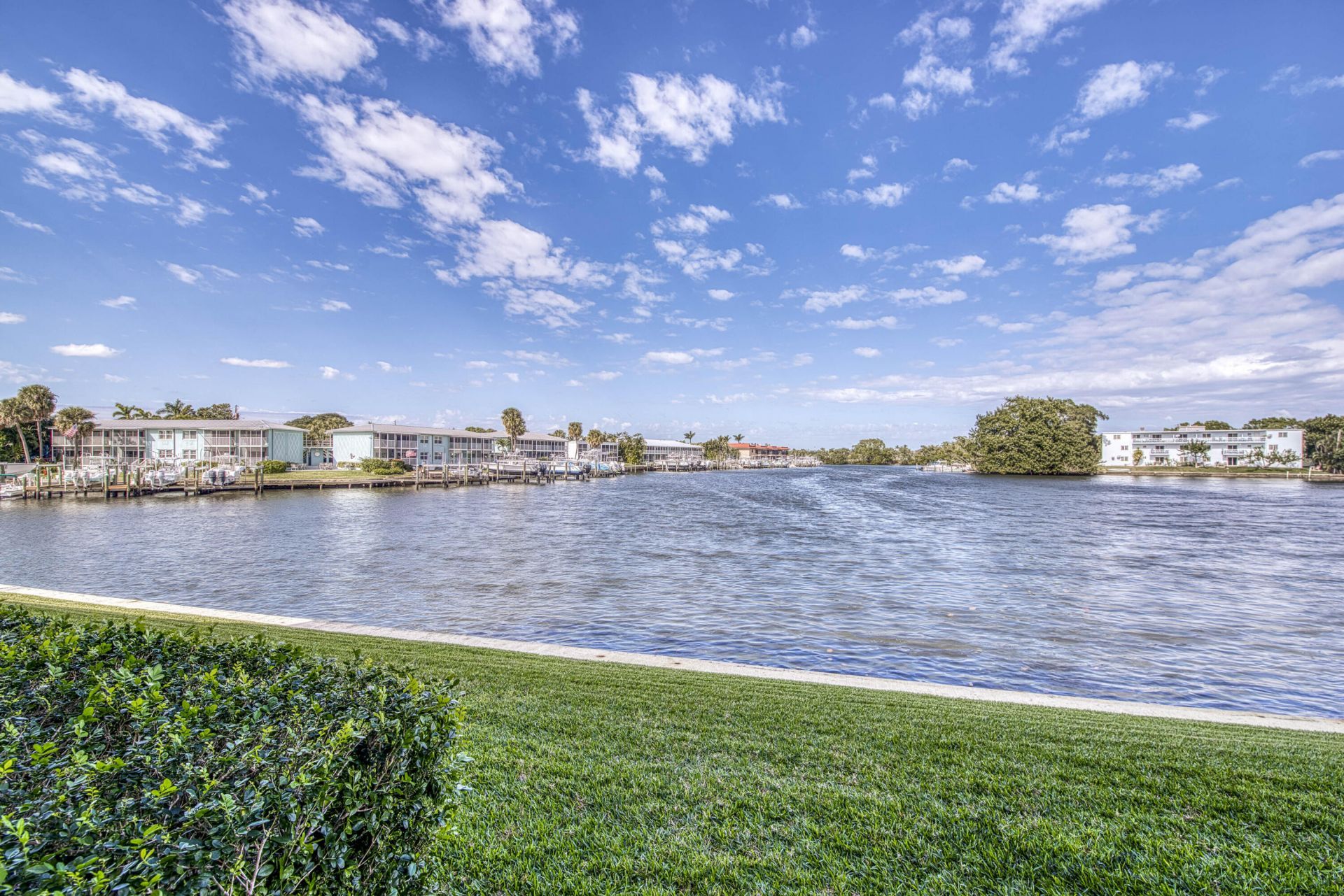 313 Lake Circle, Unit 111, North Palm Beach, FL 33408 Photo