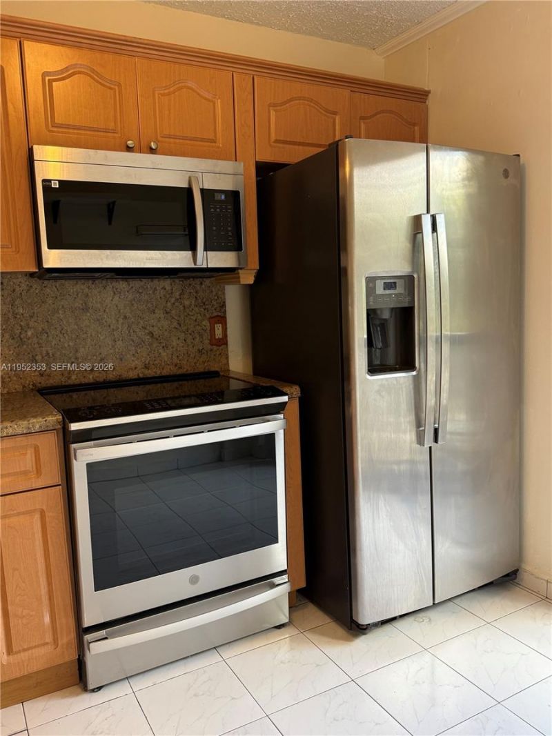 5490 W 21st Ct, Unit 308, Hialeah, FL 33016 Photo