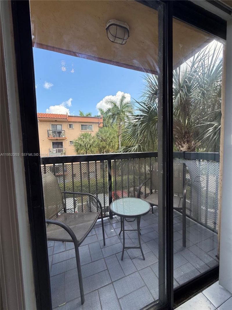 5490 W 21st Ct, Unit 308, Hialeah, FL 33016 Photo