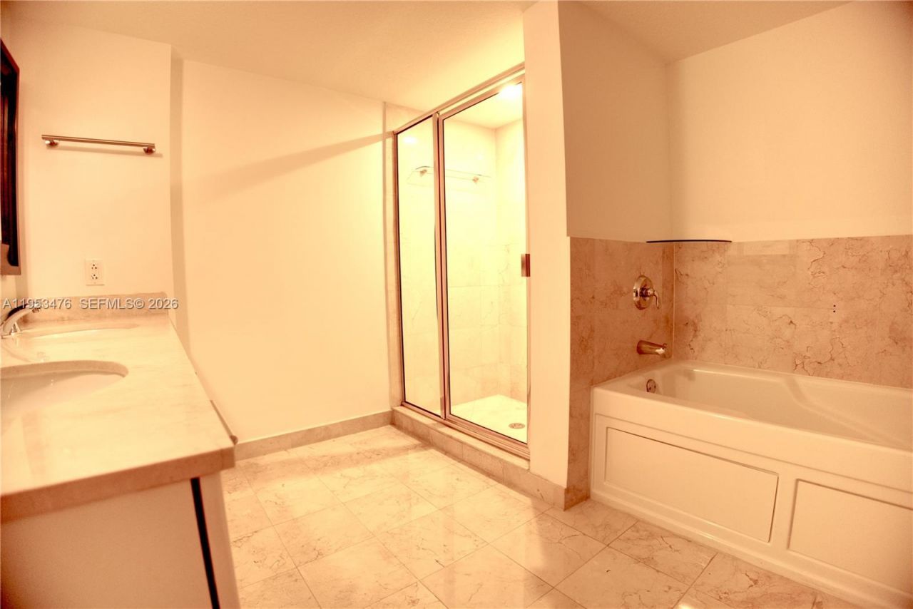 1800 N Bayshore Dr, Unit 911, Miami, FL 33132 Photo