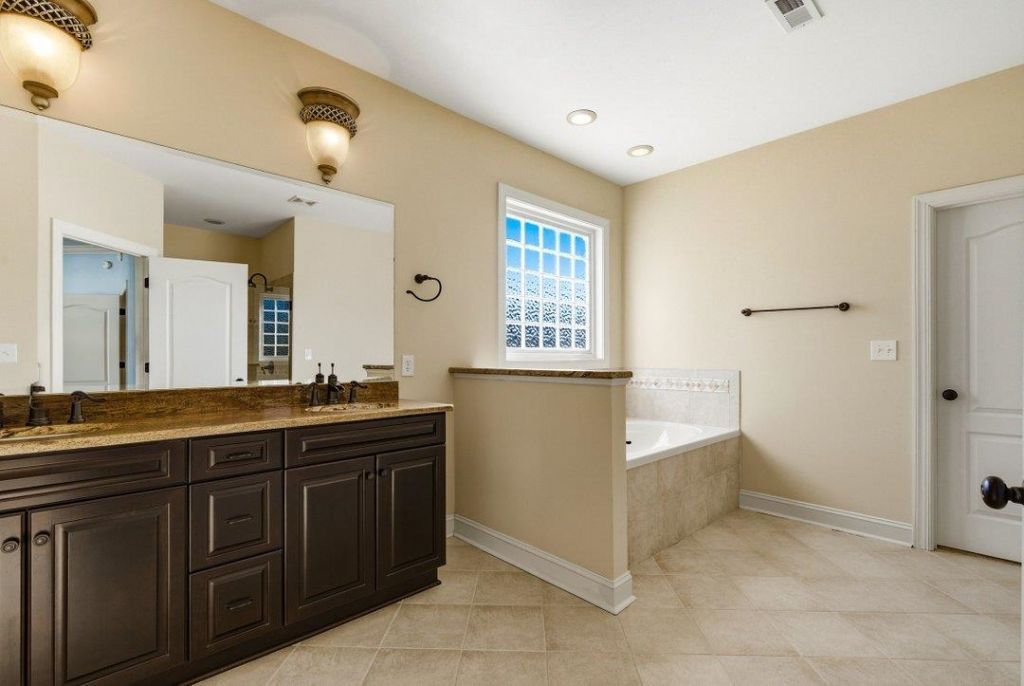 688 Sunny Pond Ln. Photo 18