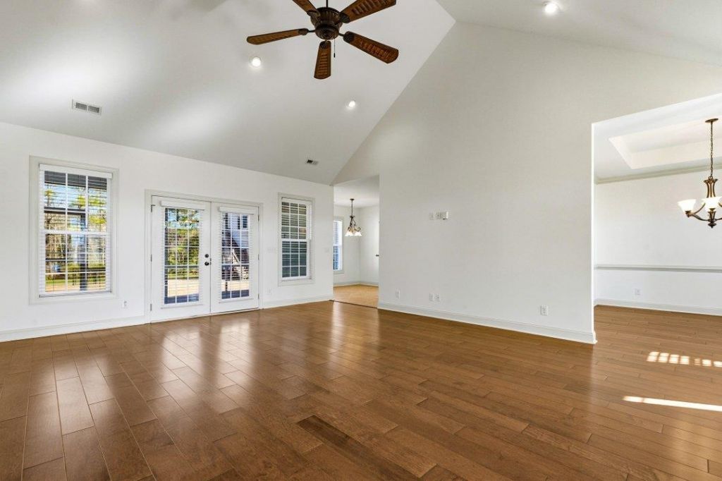 688 Sunny Pond Ln. Photo 4