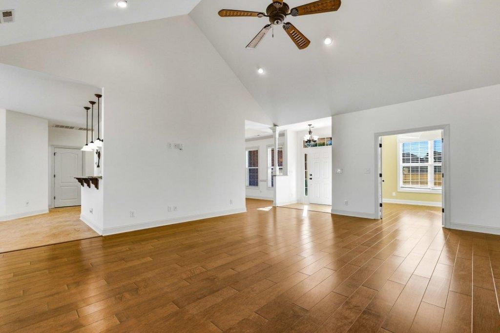 688 Sunny Pond Ln. Photo 5