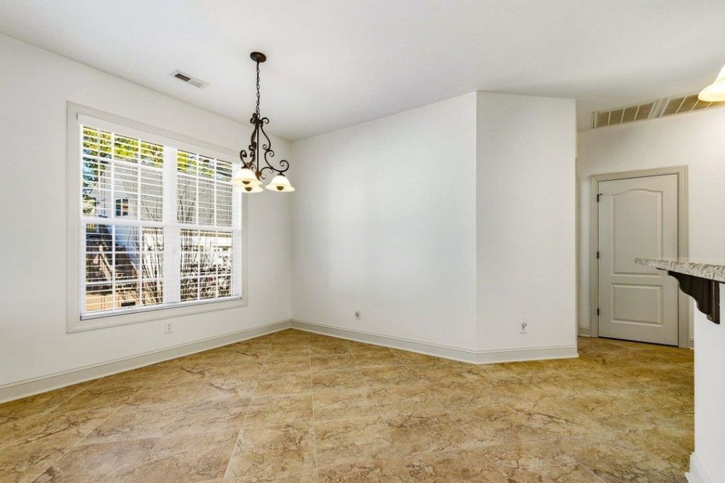 688 Sunny Pond Ln. Photo 7