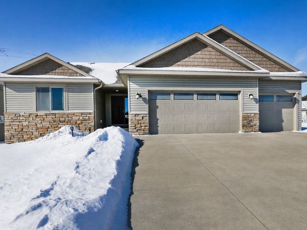 481 Manor Garden Lane NW, Rochester, MN 55901