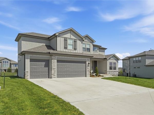 1116 Hummingbird Court, Greenwood, MO 64034