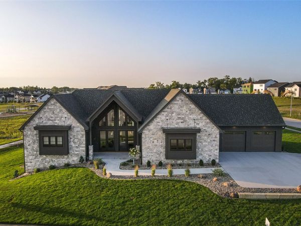 4735 Centennial Boulevard, Urbandale, IA 50323