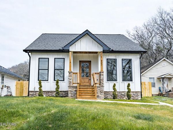 703 SW Redwine St, Knoxville, TN 37920
