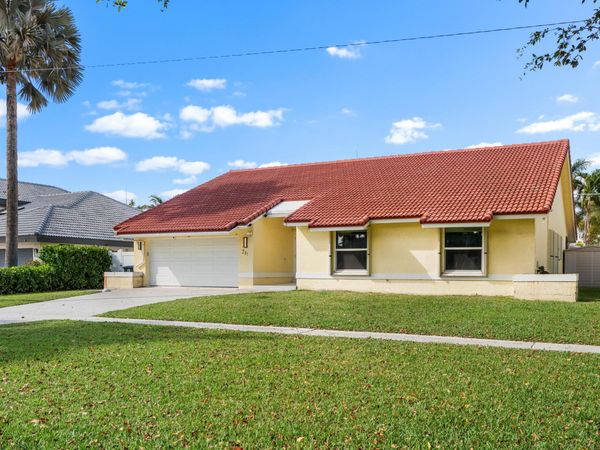 281 N Country Club Boulevard, Boca Raton, FL 33487