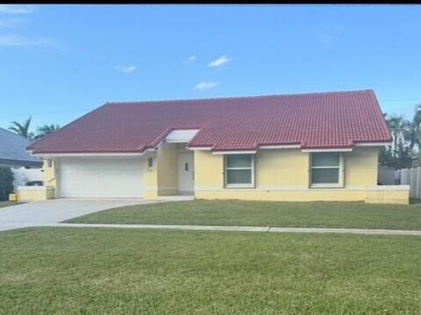 281 N Country Club Boulevard, Boca Raton, FL 33487