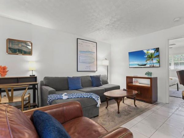 820 NE 16th Avenue, Unit 4, Fort Lauderdale, FL 33304