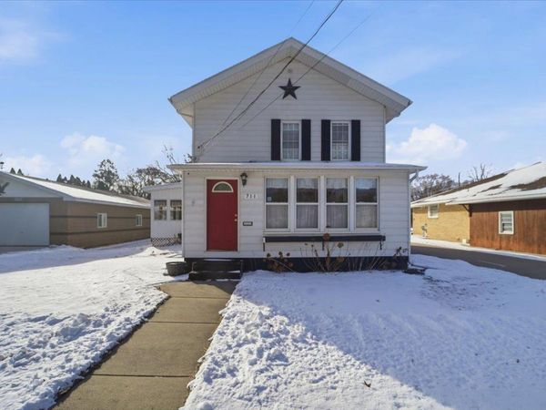 711 SW 6th Street, Independence, IA 50644