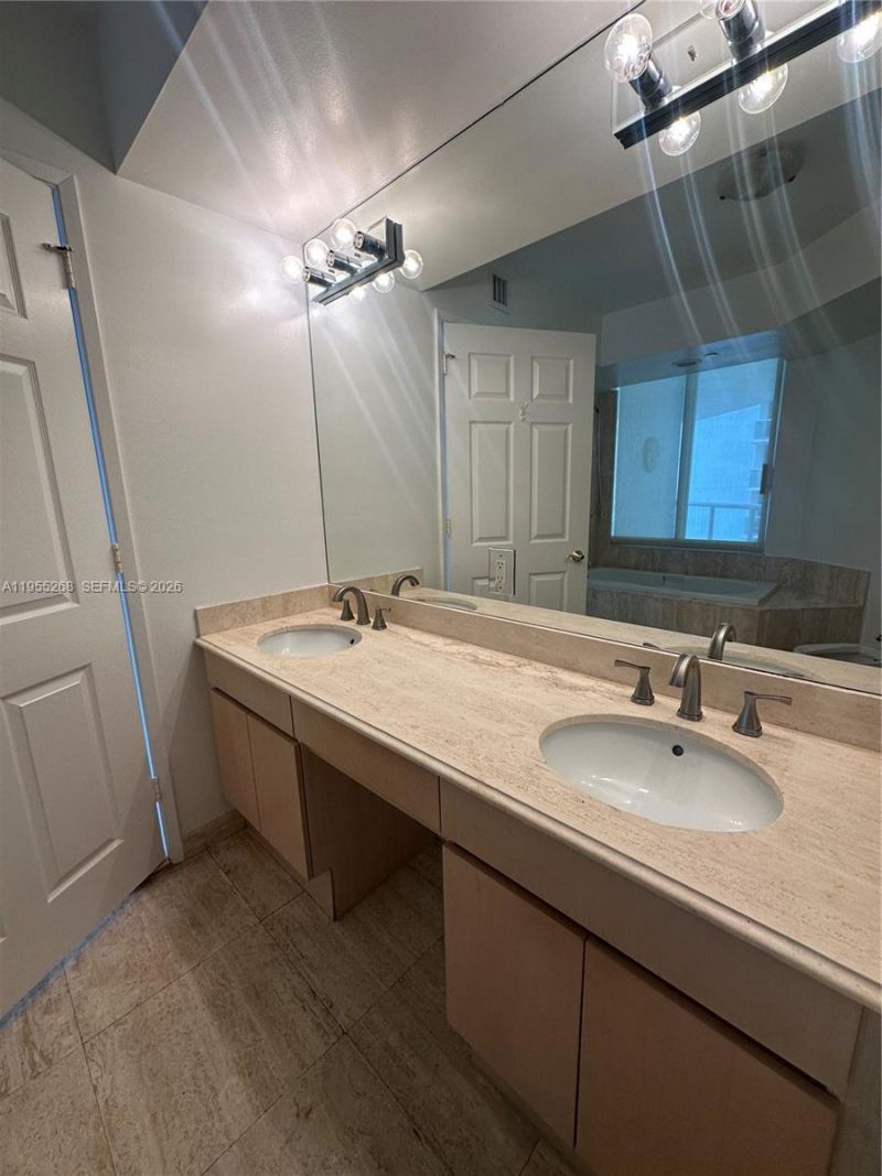 18671 Collins Av , Unit 2304, Sunny Isles Beach, FL 33160 Photo