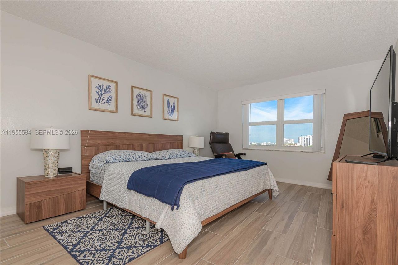 401 Golden Isles Dr , Unit 902, Hallandale Beach, FL 33009 Photo