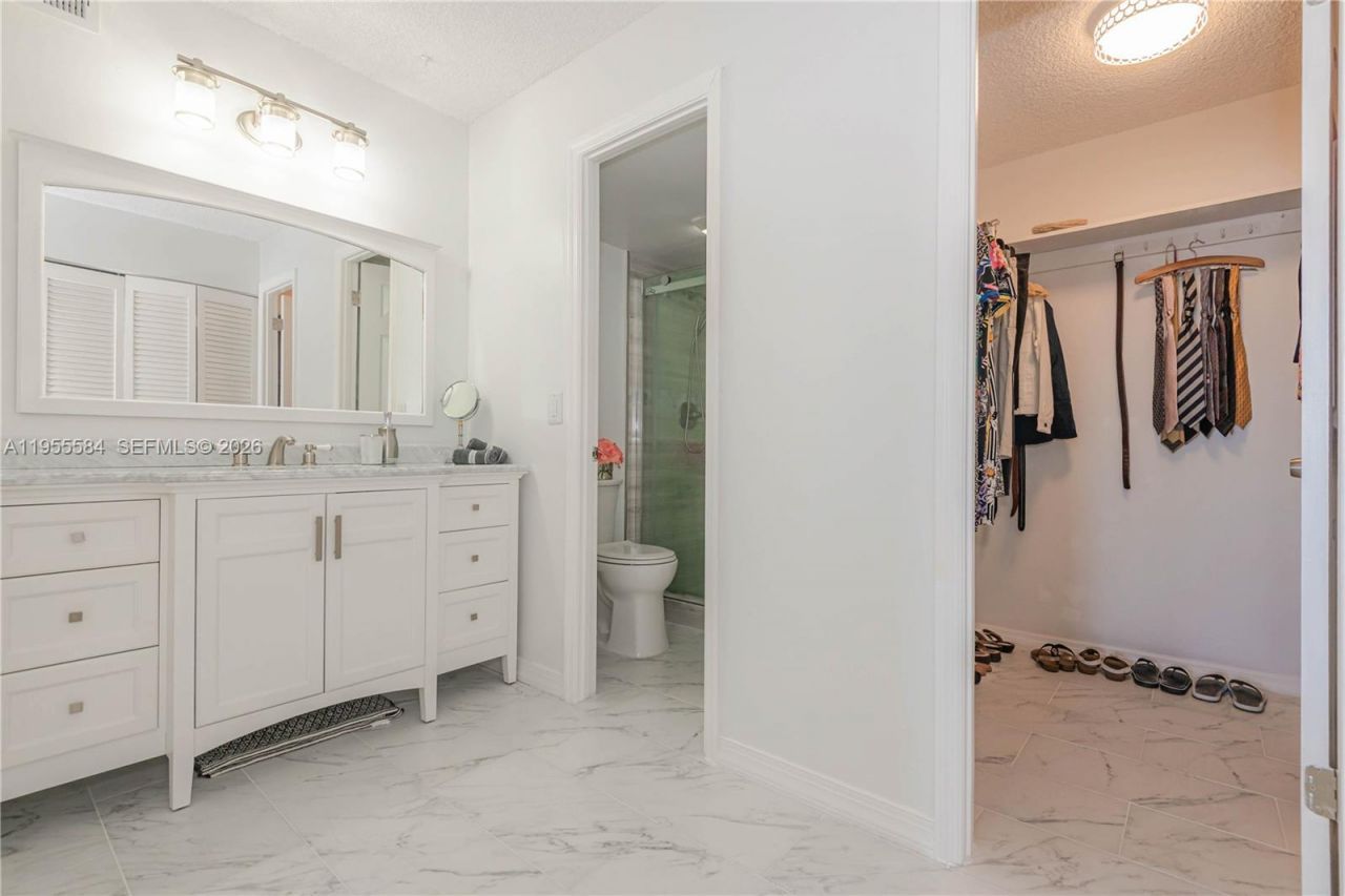 401 Golden Isles Dr , Unit 902, Hallandale Beach, FL 33009 Photo