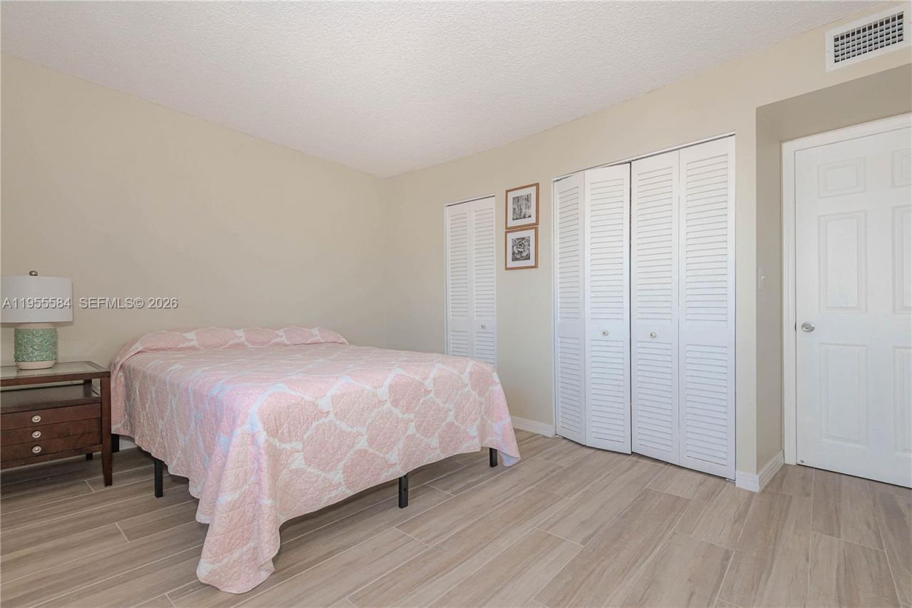 401 Golden Isles Dr , Unit 902, Hallandale Beach, FL 33009 Photo