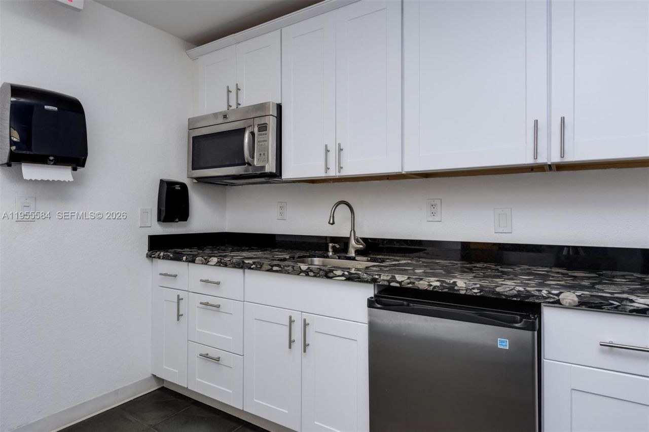 401 Golden Isles Dr , Unit 902, Hallandale Beach, FL 33009 Photo