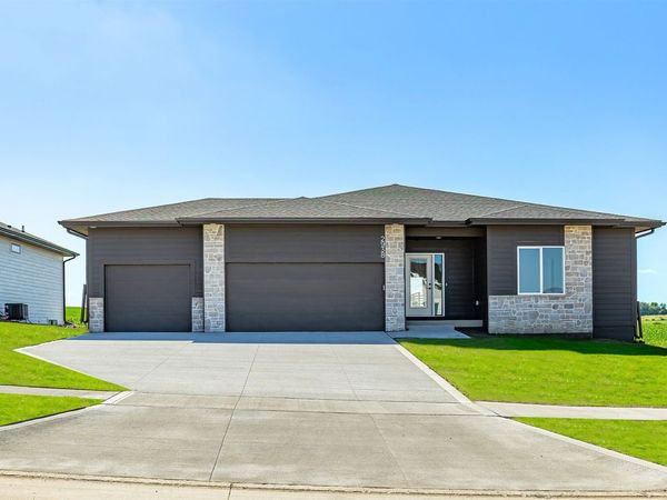 2938 NW Beechwood Drive, Grimes, IA 50111