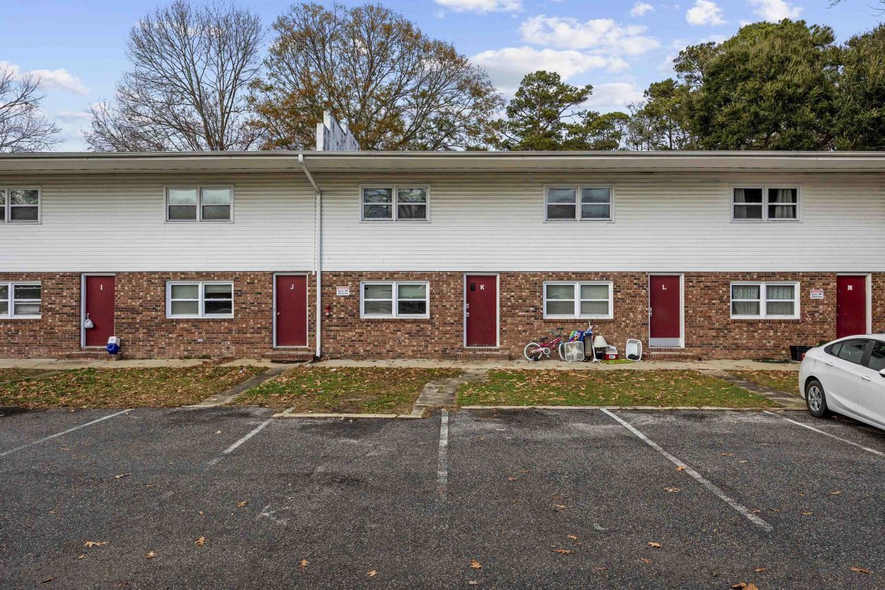 906 3rd Ave. N Photo 1