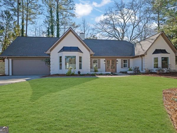 2552 Hollycreek Drive NE, Marietta, GA 30062