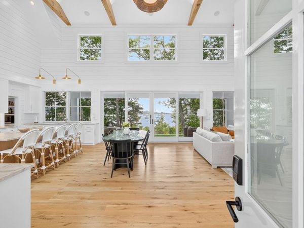 8 Bridge Street, East Falmouth, MA 02536