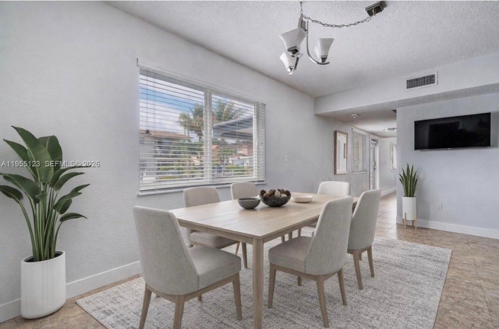 901 NW 22nd Pl , Miami, FL 33125 Photo