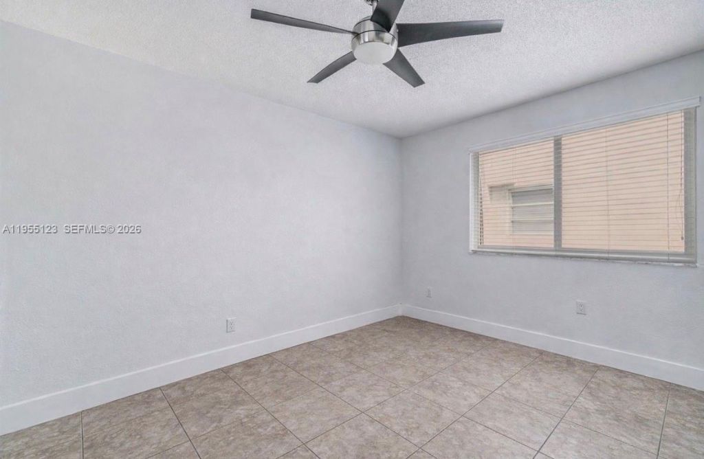 901 NW 22nd Pl , Miami, FL 33125 Photo