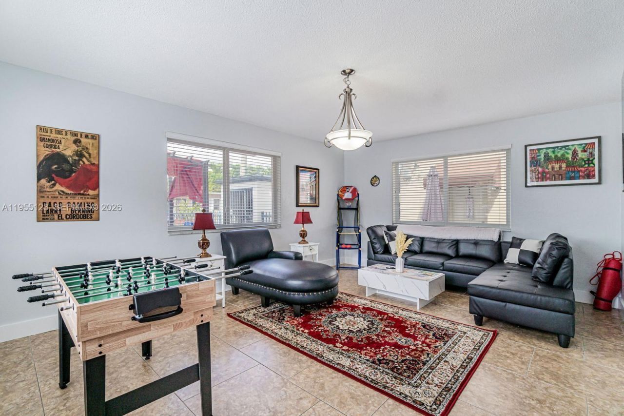 901 NW 22nd Pl , Miami, FL 33125 Photo