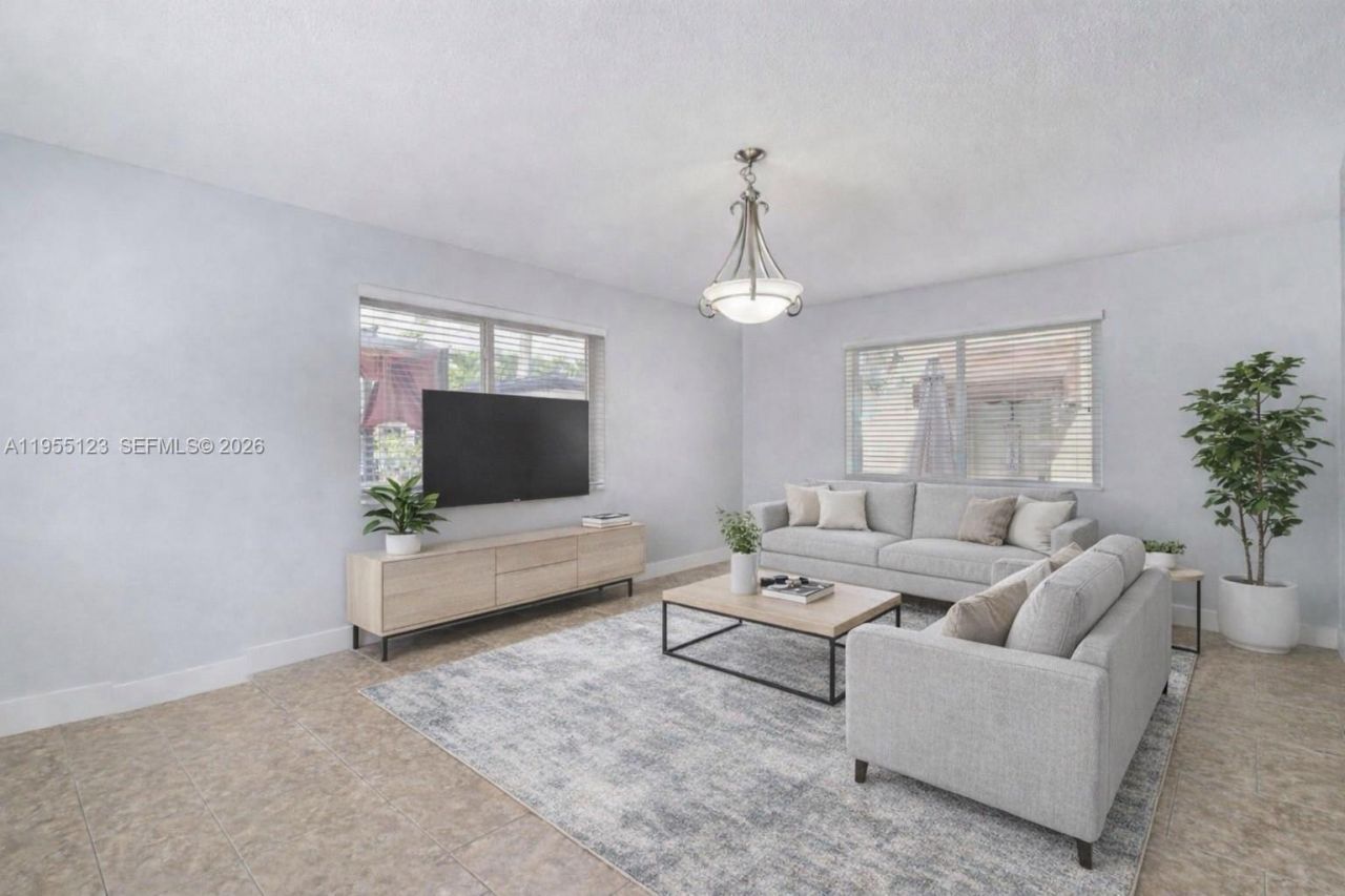 901 NW 22nd Pl , Miami, FL 33125 Photo