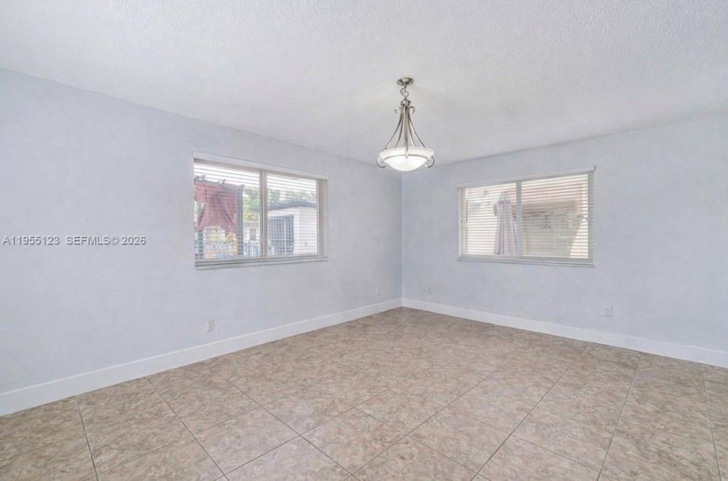 901 NW 22nd Pl , Miami, FL 33125 Photo