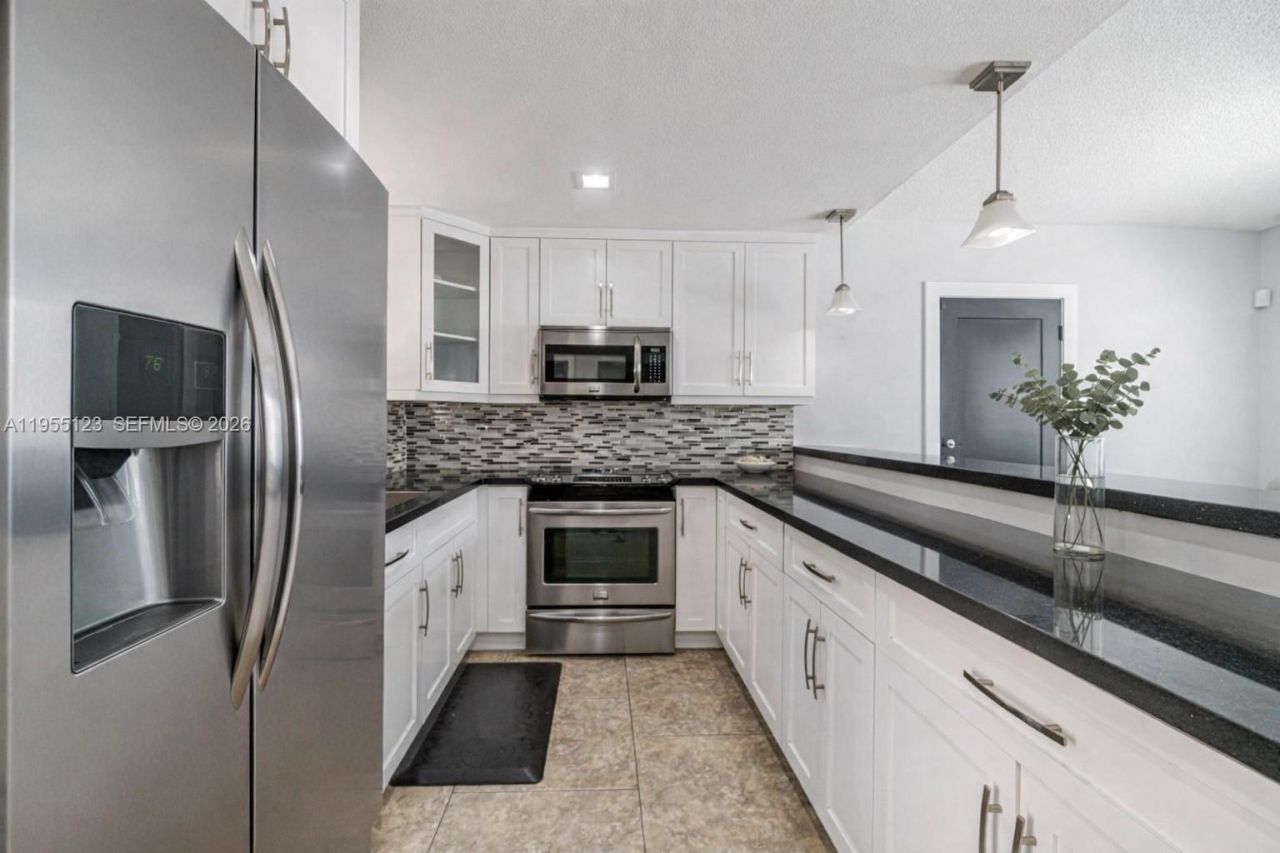 901 NW 22nd Pl , Miami, FL 33125 Photo