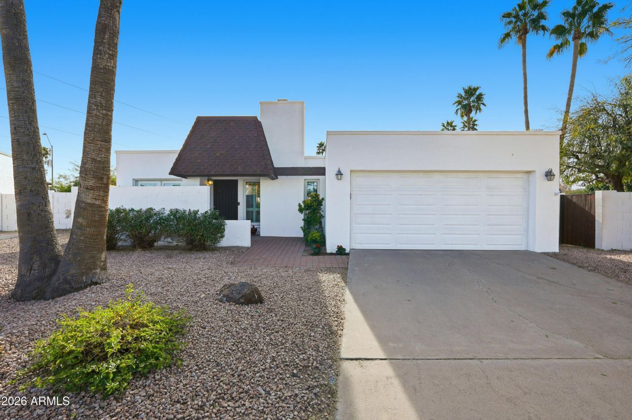 633 E Calavar Road, Phoenix, AZ 85022 Main Photo