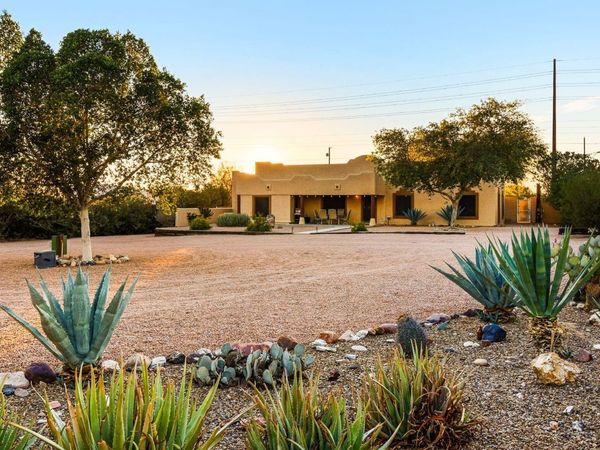 385 N TOMAHAWK Road, Apache Junction, AZ 85119