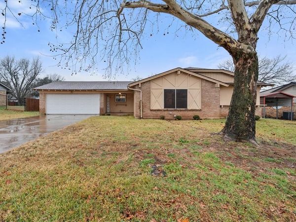 806 Ridgeway Road, Joshua, TX 76058