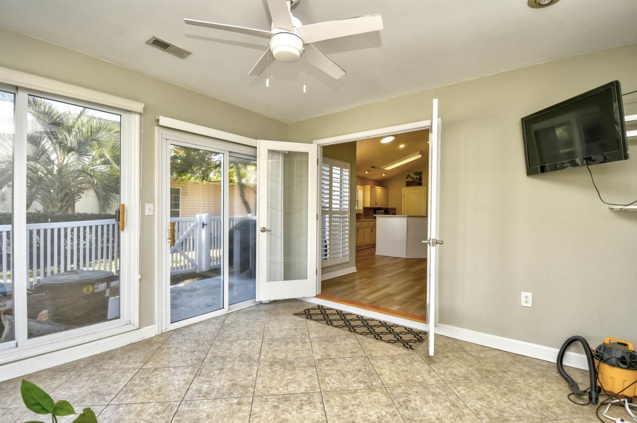 9825 Simonton Ct. Photo 32