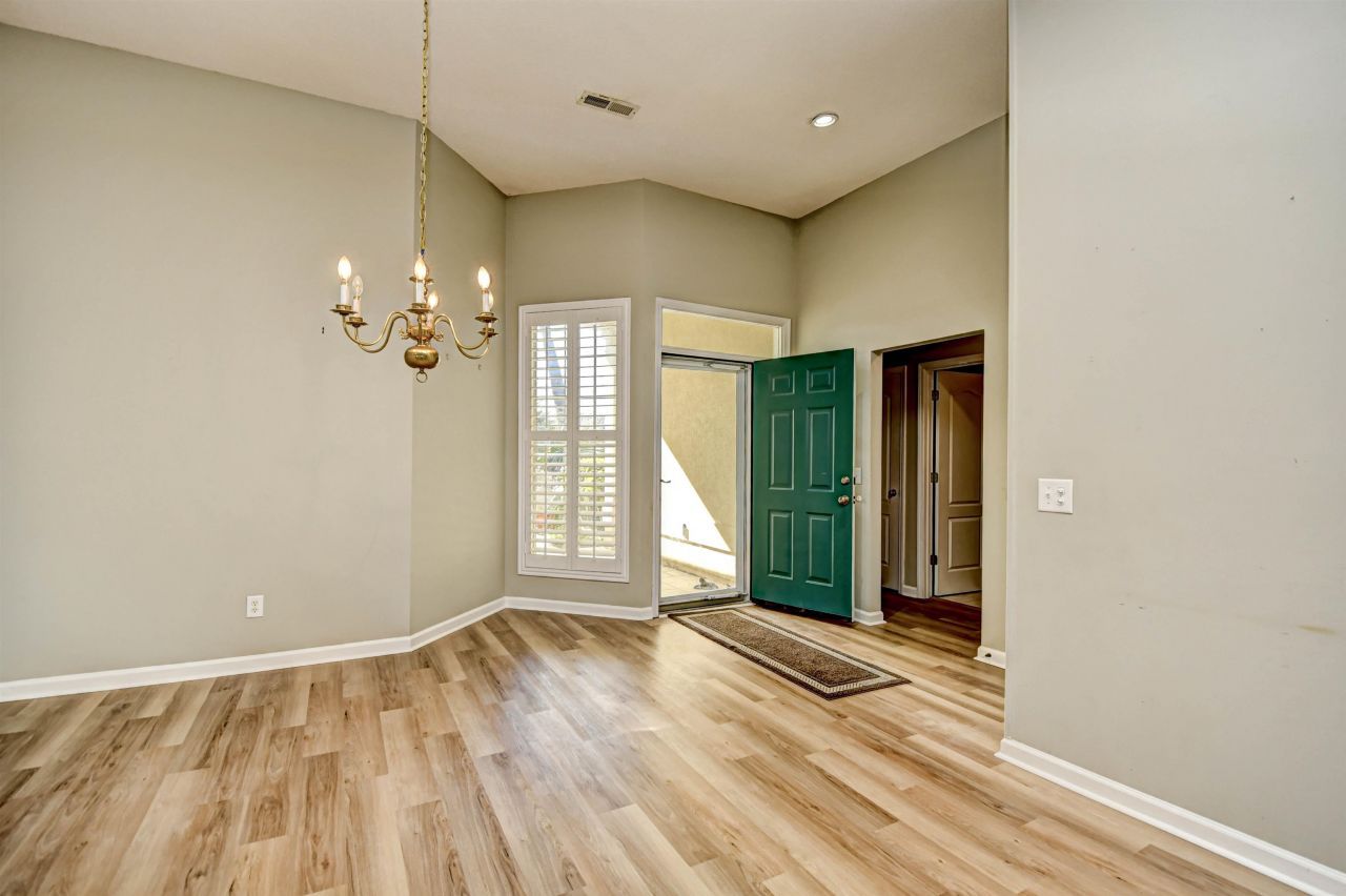 9825 Simonton Ct. Photo 5